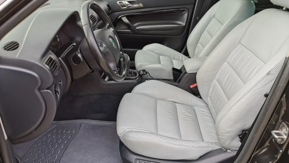 SKODA Superb -