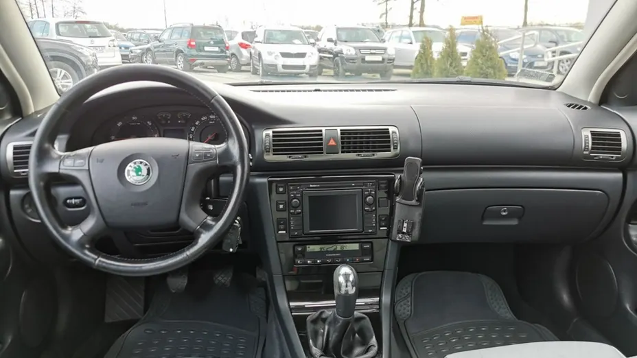 SKODA Superb -