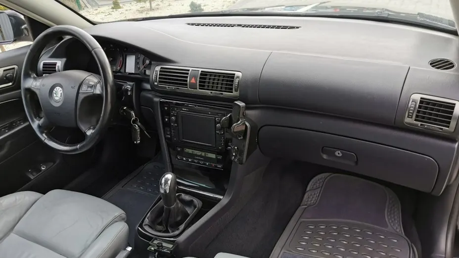 SKODA Superb -