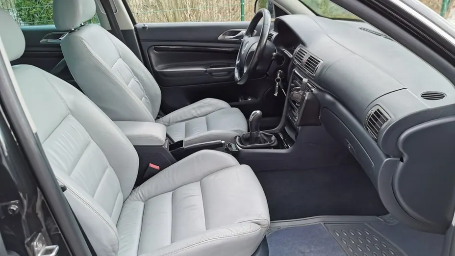 SKODA Superb -