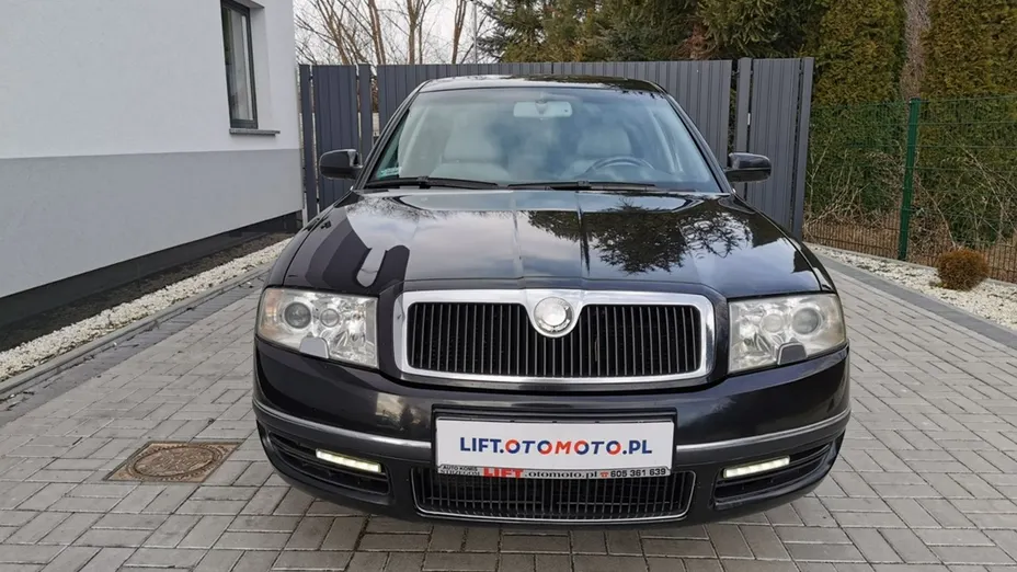 SKODA Superb -