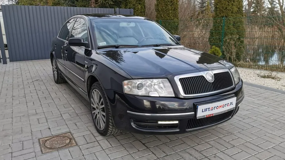 SKODA Superb -