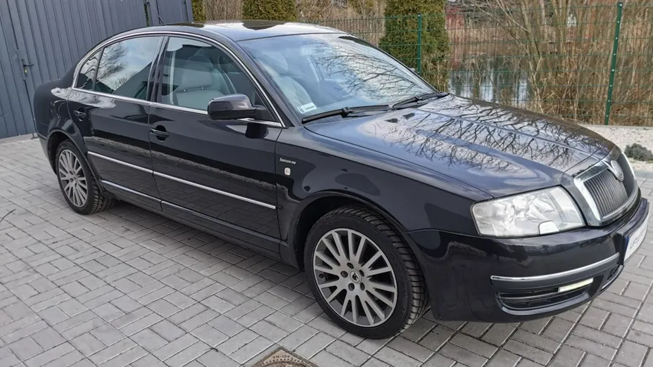 SKODA Superb -