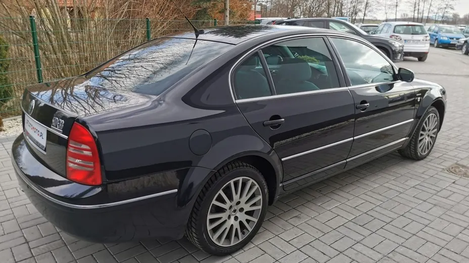 SKODA Superb -