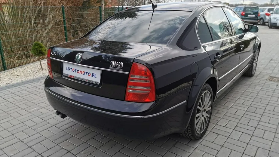 SKODA Superb -