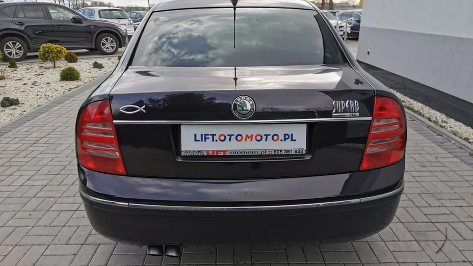 SKODA Superb -