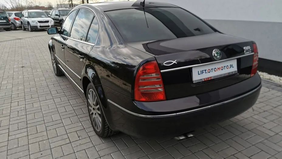SKODA Superb -