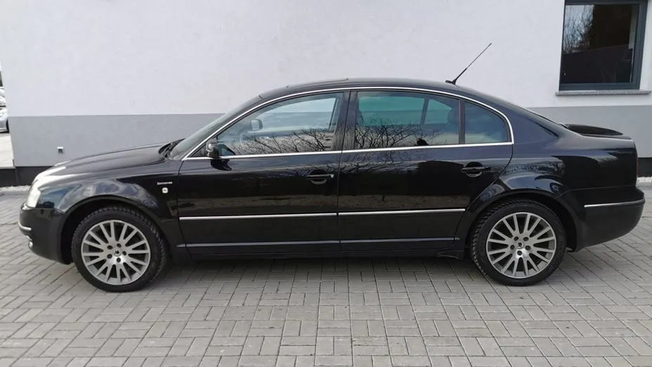 SKODA Superb -