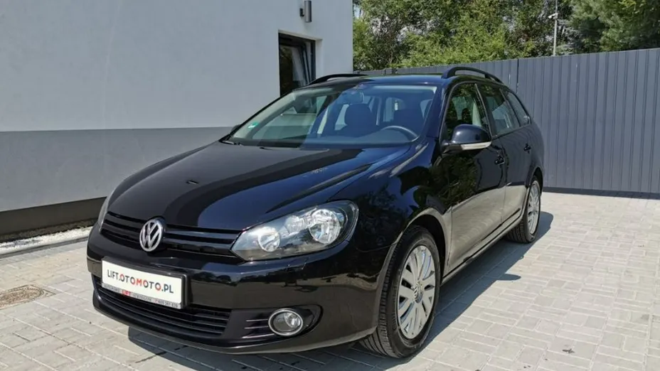 VOLKSWAGEN Golf -