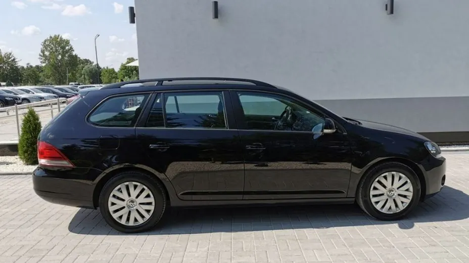VOLKSWAGEN Golf -