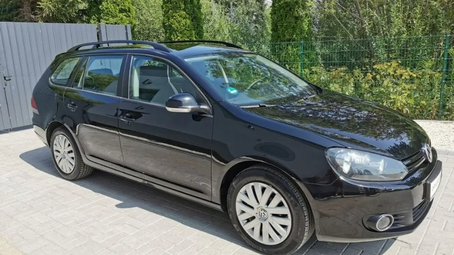 VOLKSWAGEN Golf -