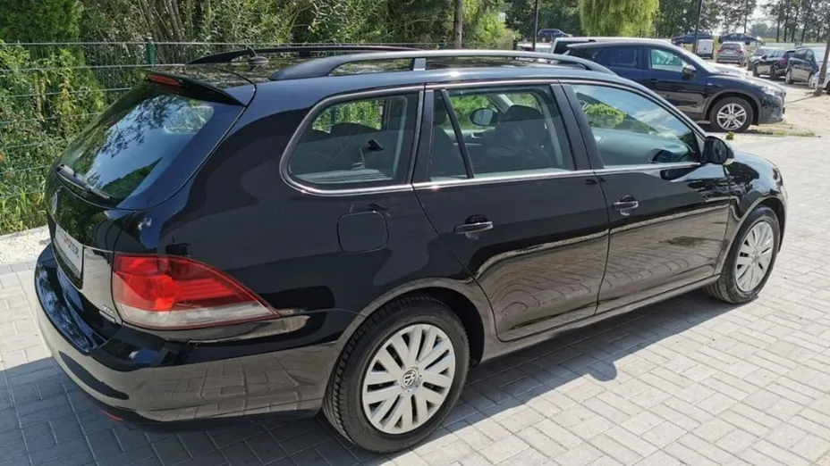 VOLKSWAGEN Golf -