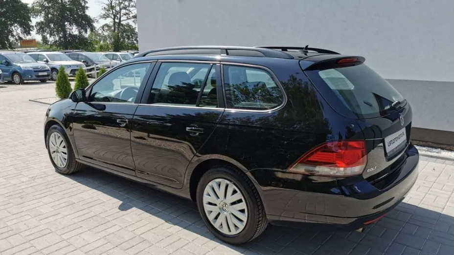 VOLKSWAGEN Golf -