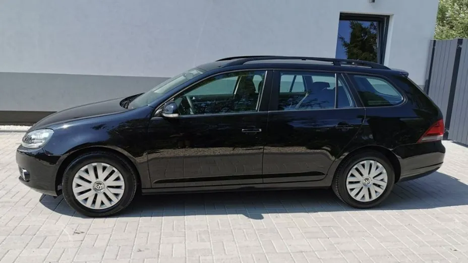 VOLKSWAGEN Golf -