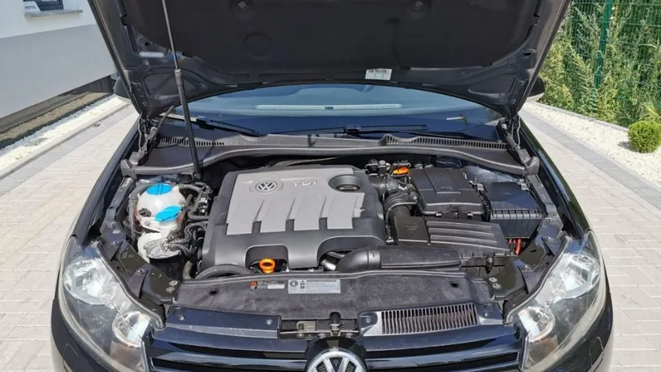 VOLKSWAGEN Golf -