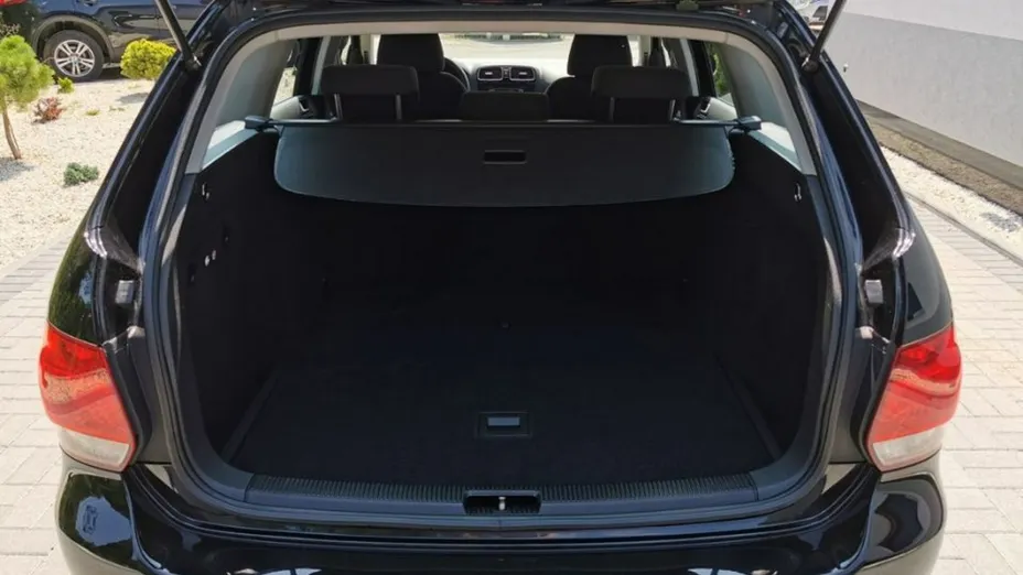 VOLKSWAGEN Golf -