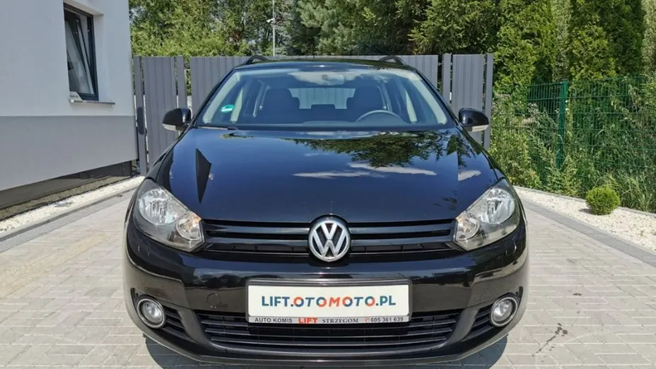 VOLKSWAGEN Golf -