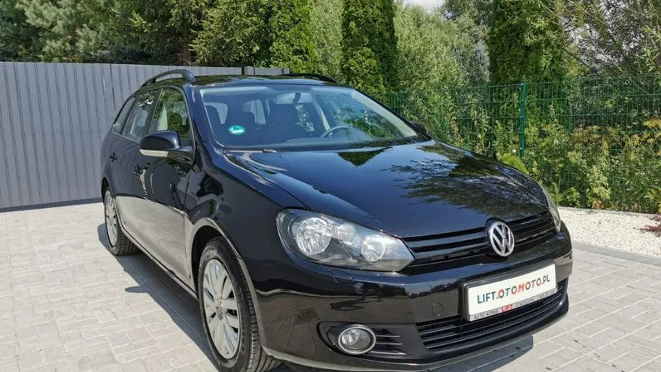 VOLKSWAGEN Golf -
