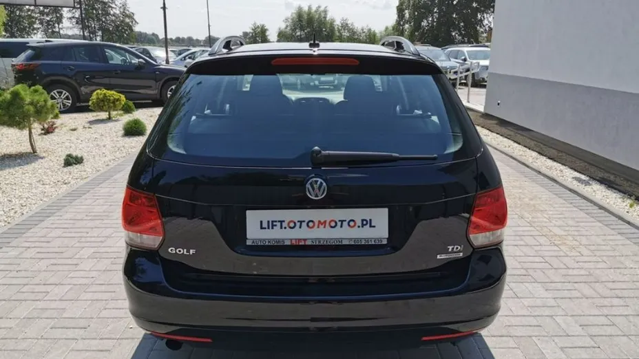 VOLKSWAGEN Golf -