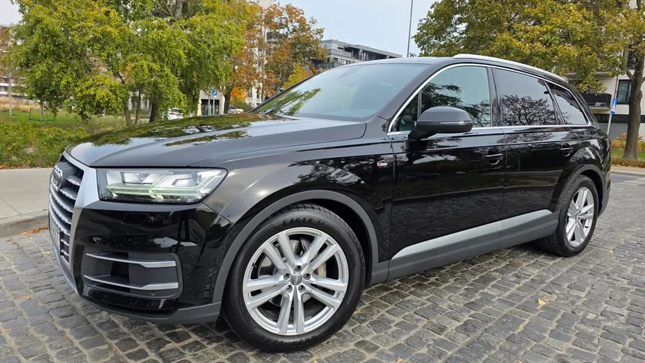 AUDI Q7 -