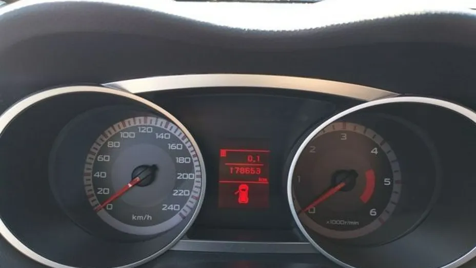 PEUGEOT 4007 -
