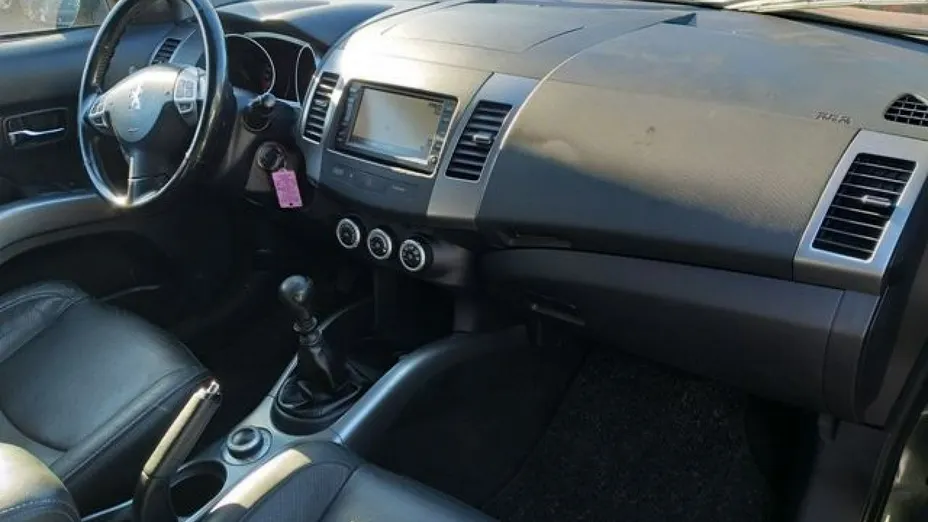 PEUGEOT 4007 -