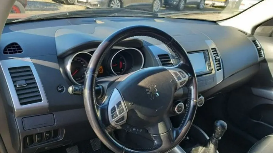 PEUGEOT 4007 -