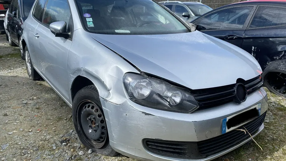 VOLKSWAGEN Golf -