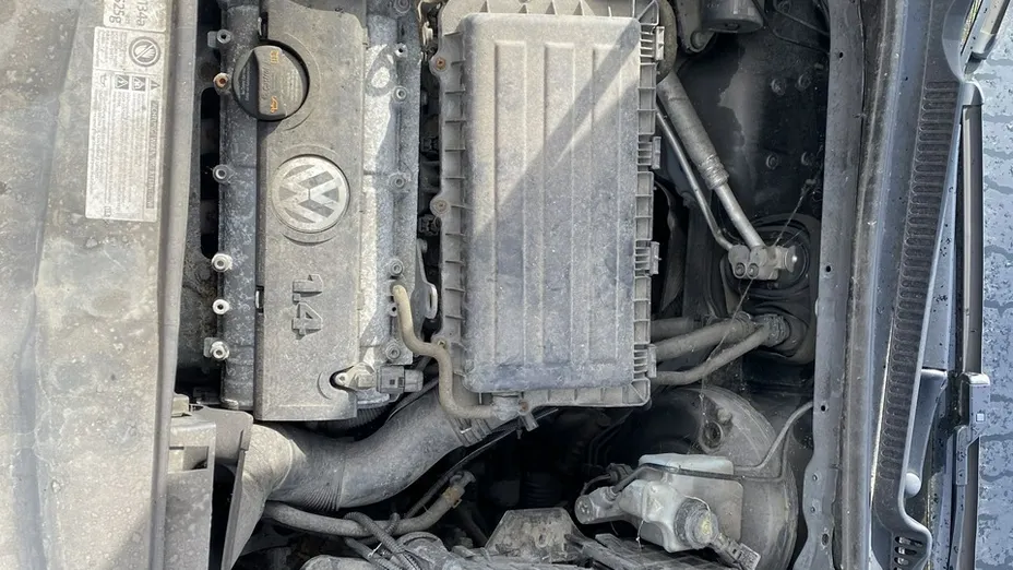 VOLKSWAGEN Golf -