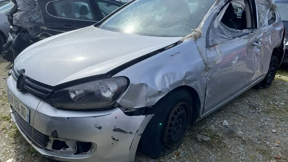 VOLKSWAGEN Golf -