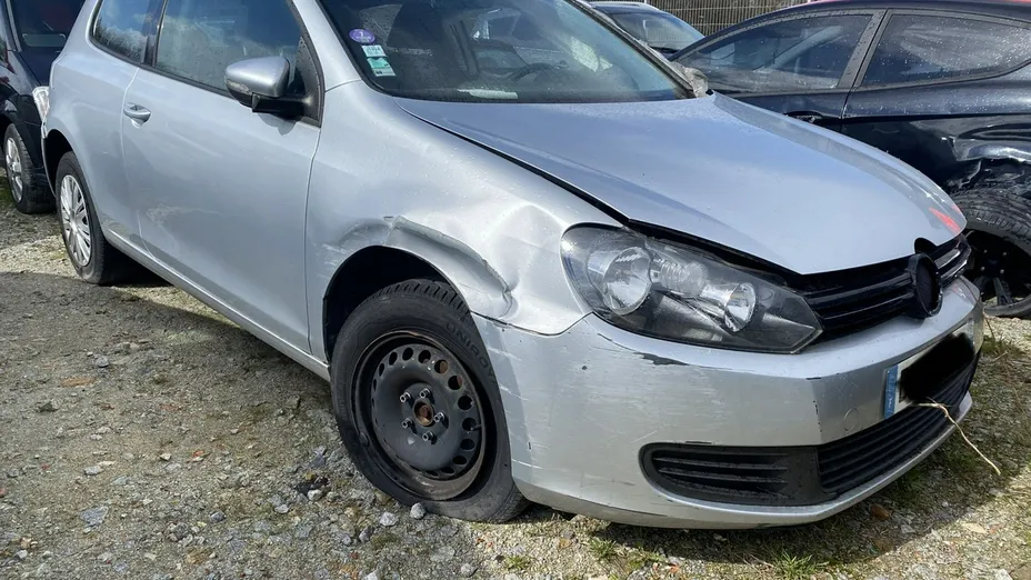 VOLKSWAGEN Golf -