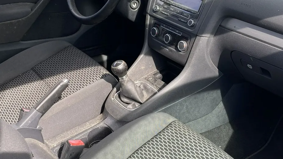 VOLKSWAGEN Golf -