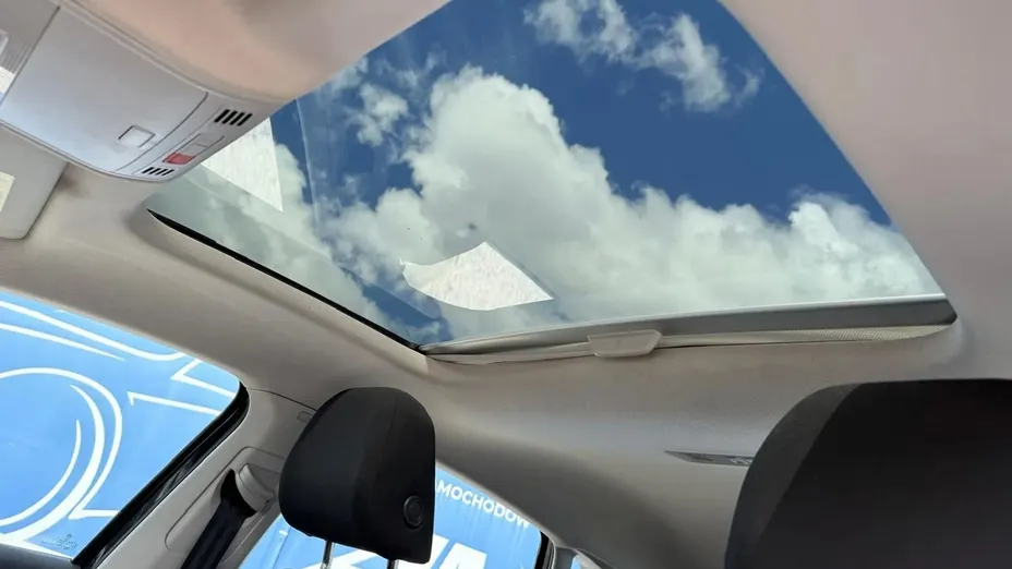 VOLKSWAGEN Polo -