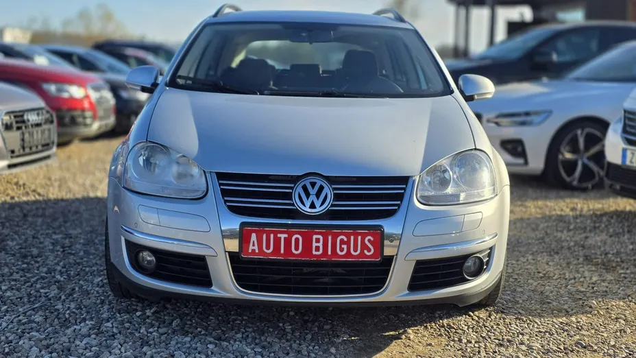 VOLKSWAGEN Golf -