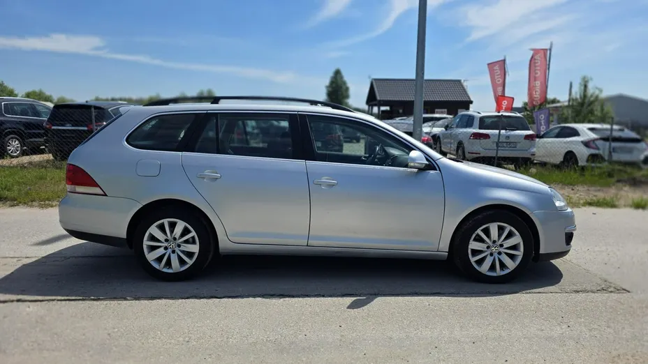 VOLKSWAGEN Golf -