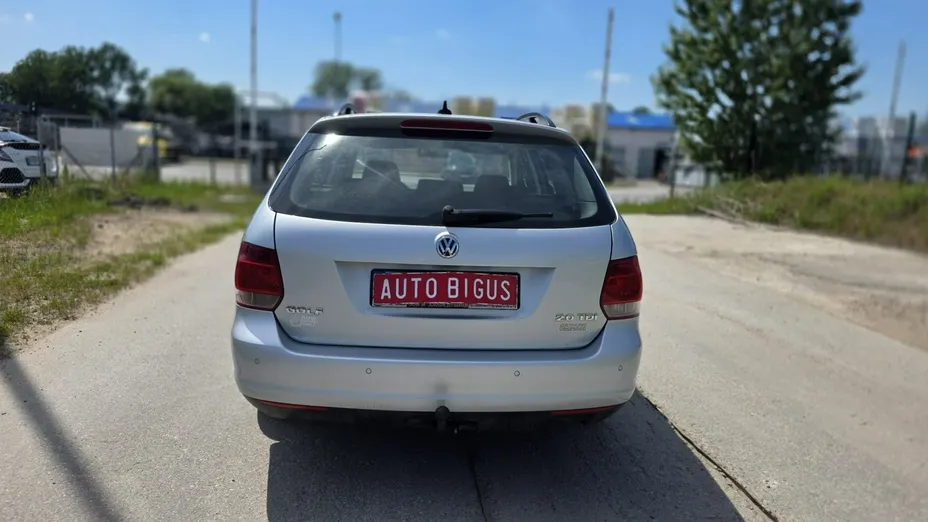 VOLKSWAGEN Golf -