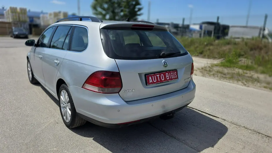 VOLKSWAGEN Golf -