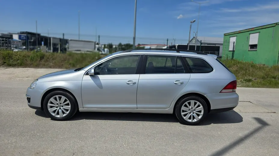 VOLKSWAGEN Golf -