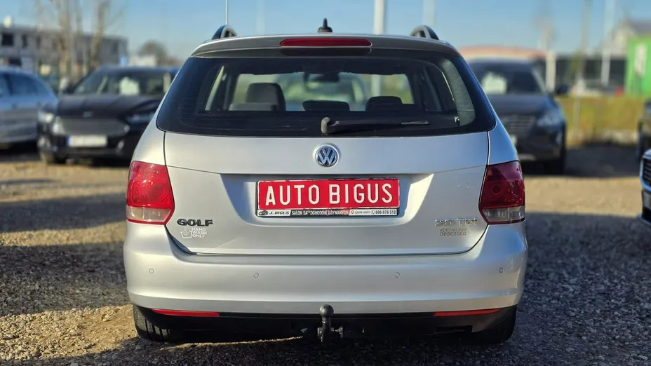 VOLKSWAGEN Golf -