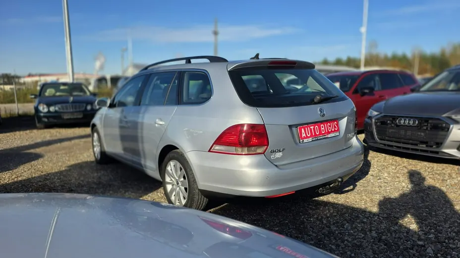 VOLKSWAGEN Golf -