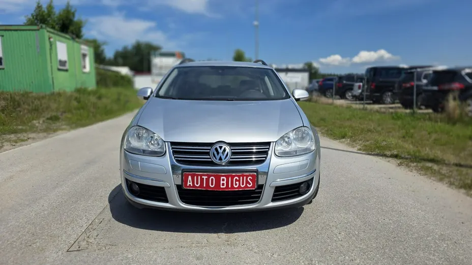 VOLKSWAGEN Golf -