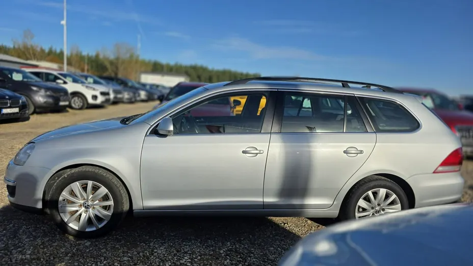 VOLKSWAGEN Golf -