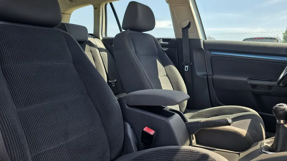 VOLKSWAGEN Golf -