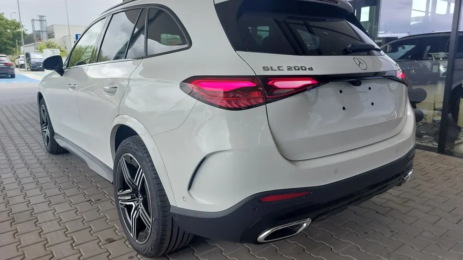 MERCEDES-BENZ GLC -