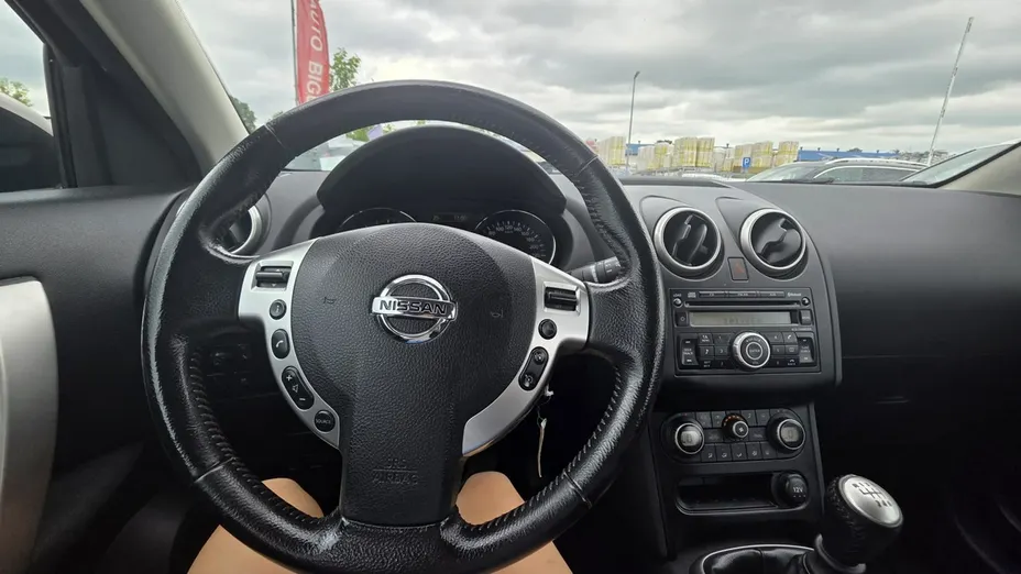 NISSAN Qashqai -