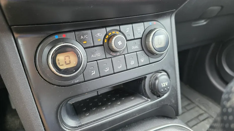 NISSAN Qashqai -