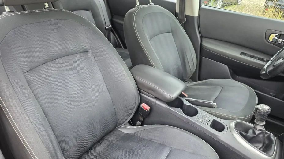 NISSAN Qashqai -