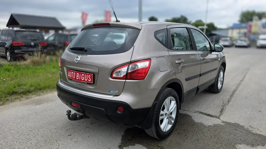 NISSAN Qashqai -