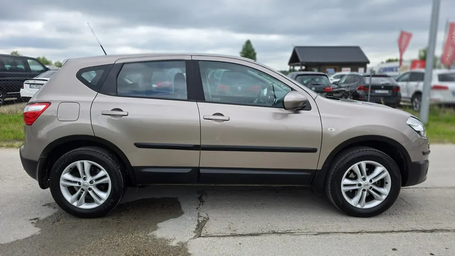 NISSAN Qashqai -