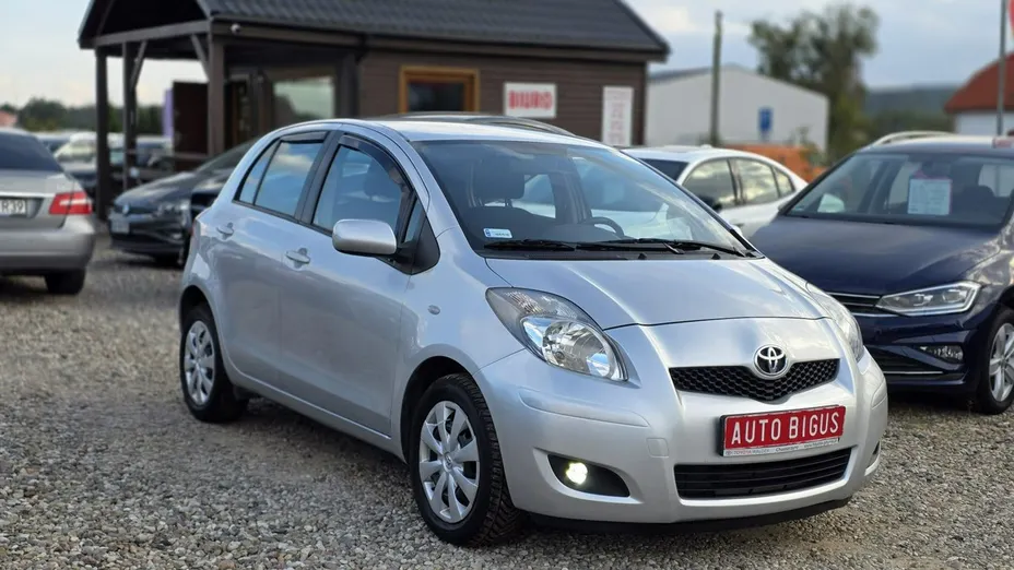 TOYOTA Yaris -